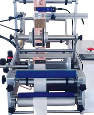 半自動貼標(biāo)機(jī)